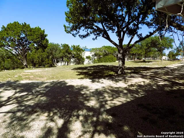 196 Whispering Oak Lane Lakehills, TX 78063