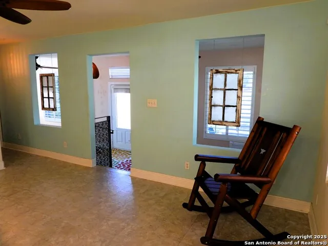 196 Whispering Oak Lane Lakehills, TX 78063