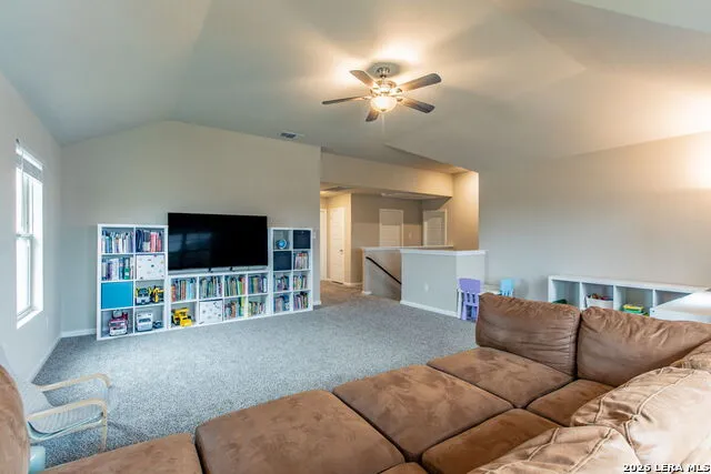 7045 Vista Loop Live Oak, TX 78233