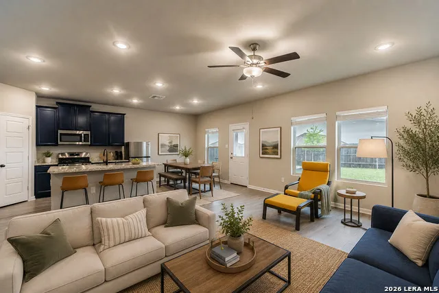 7045 Vista Loop Live Oak, TX 78233