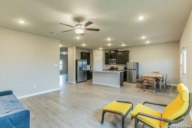 7045 Vista Loop Live Oak, TX 78233