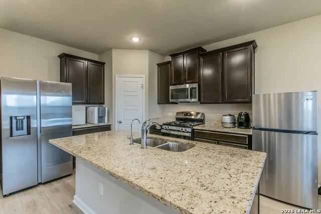 7045 Vista Loop Live Oak, TX 78233
