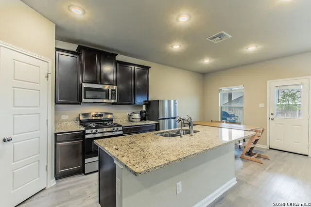 7045 Vista Loop Live Oak, TX 78233
