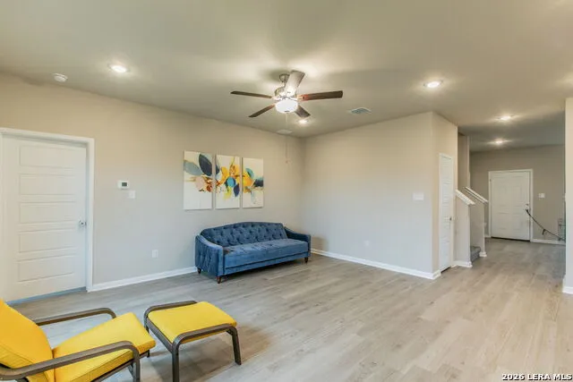 7045 Vista Loop Live Oak, TX 78233