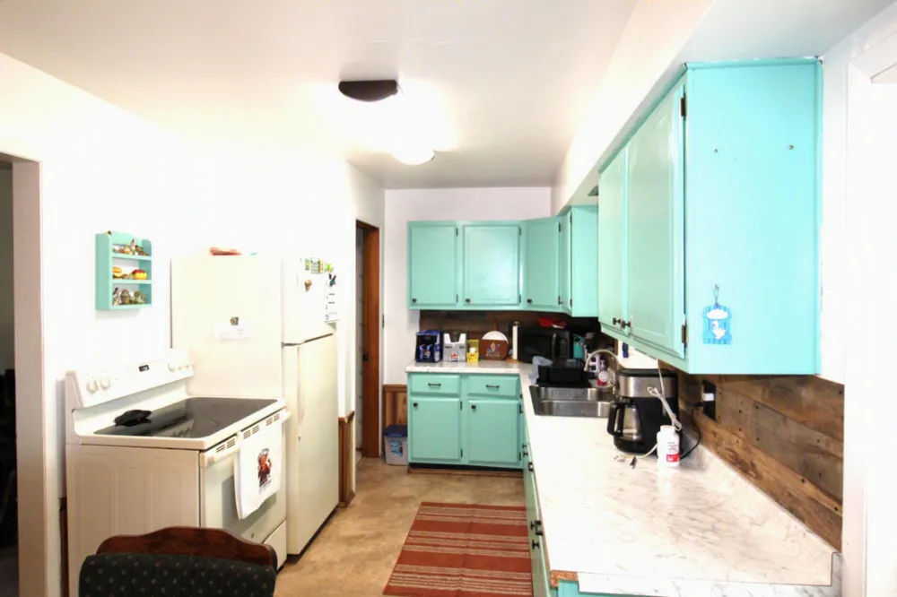 447 Riverside Drive Watervliet City, MI 49098