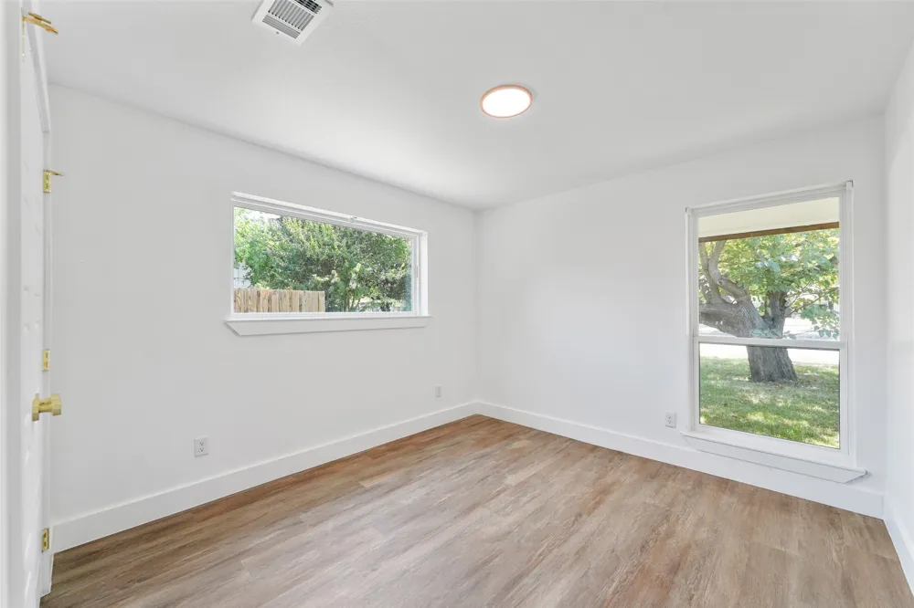 3347 Royal Lane Dallas, TX 75229