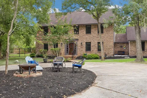 906 Quaker Bend Drive