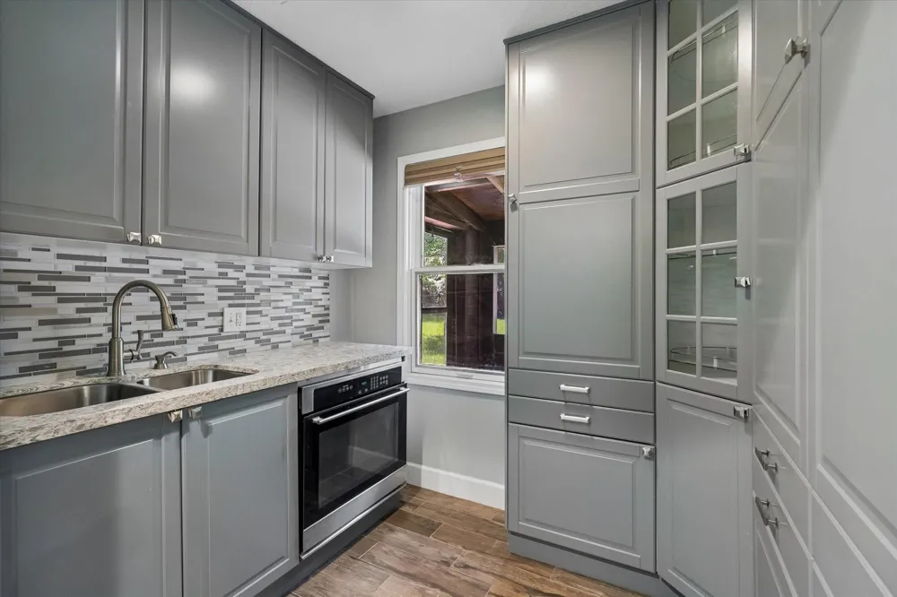 906 Quaker Bend Drive Friendswood, TX 77546