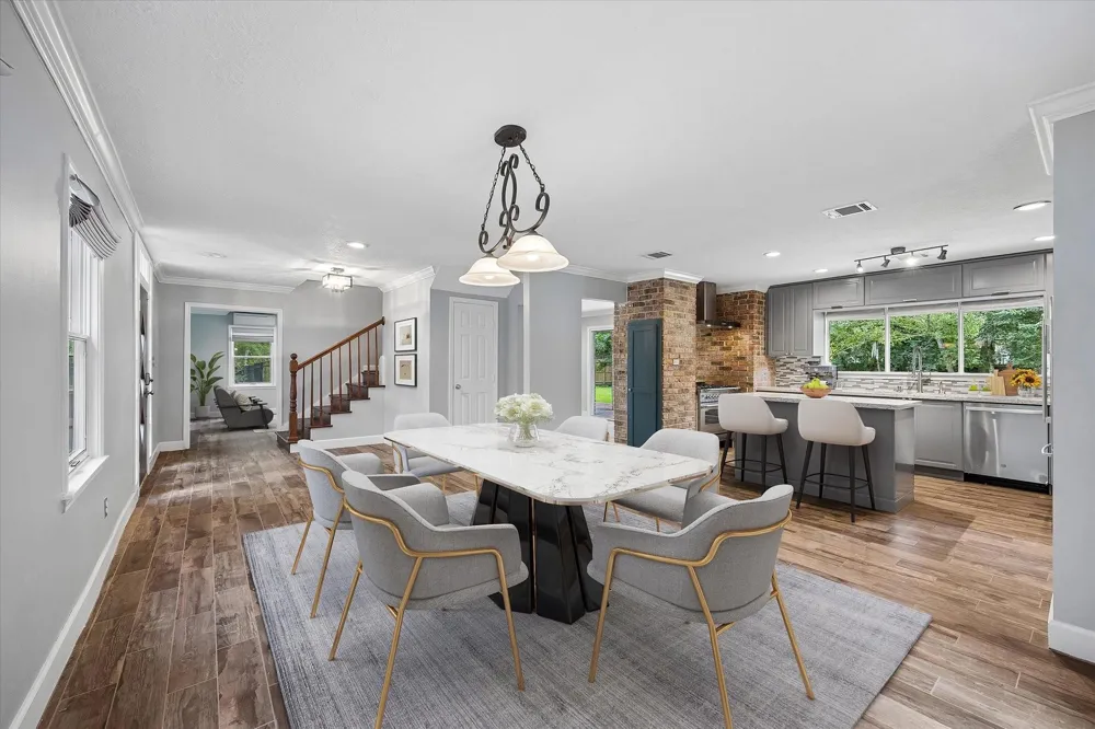 906 Quaker Bend Drive Friendswood, TX 77546