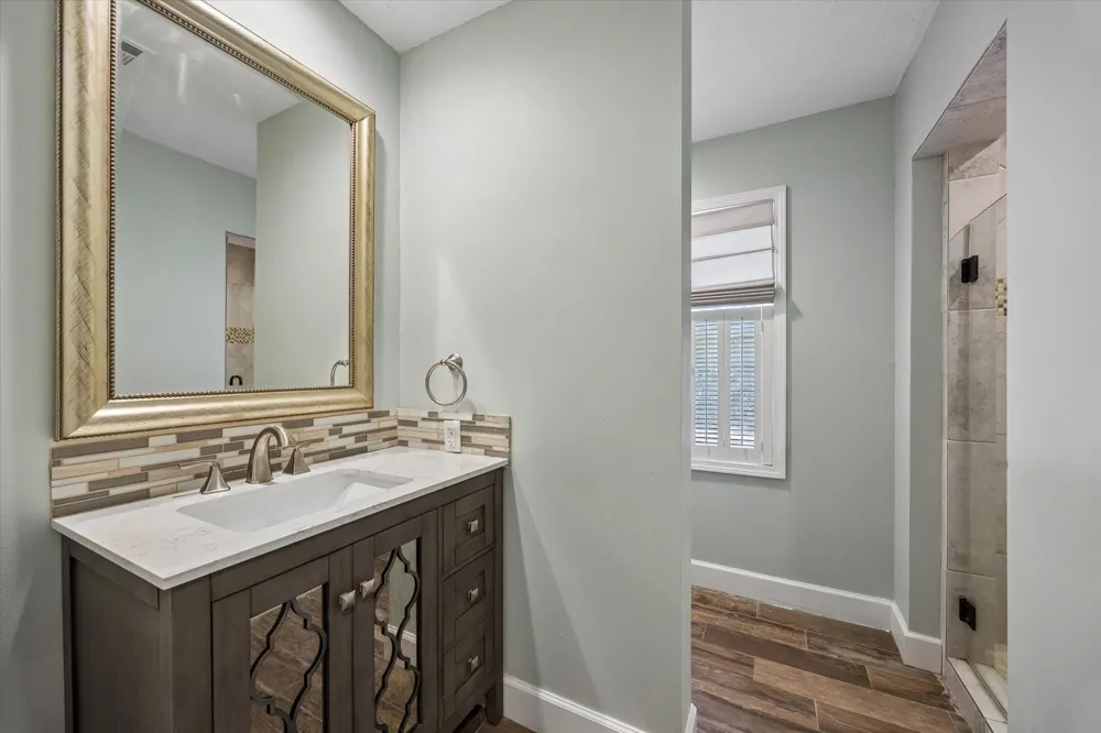 906 Quaker Bend Drive Friendswood, TX 77546