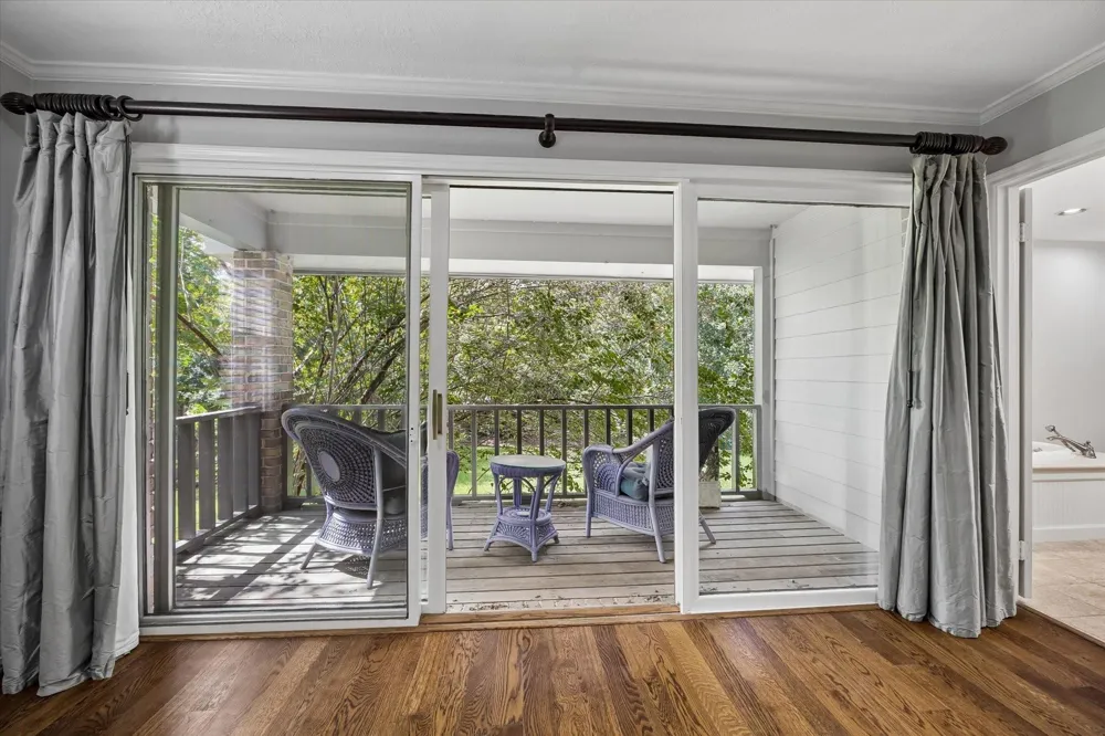 906 Quaker Bend Drive Friendswood, TX 77546