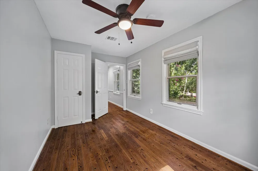 906 Quaker Bend Drive Friendswood, TX 77546