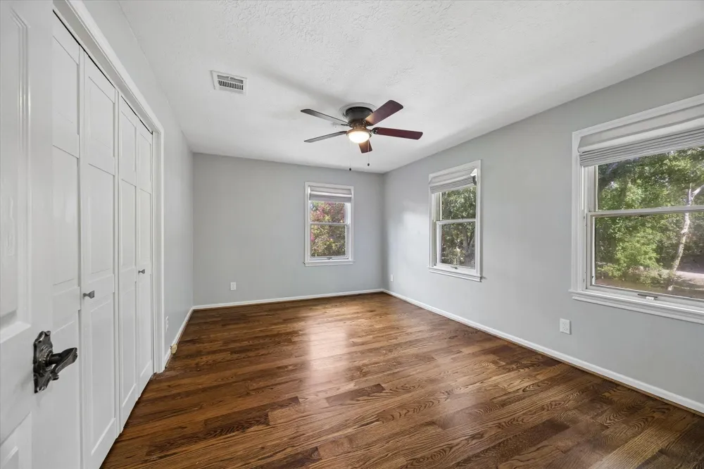 906 Quaker Bend Drive Friendswood, TX 77546