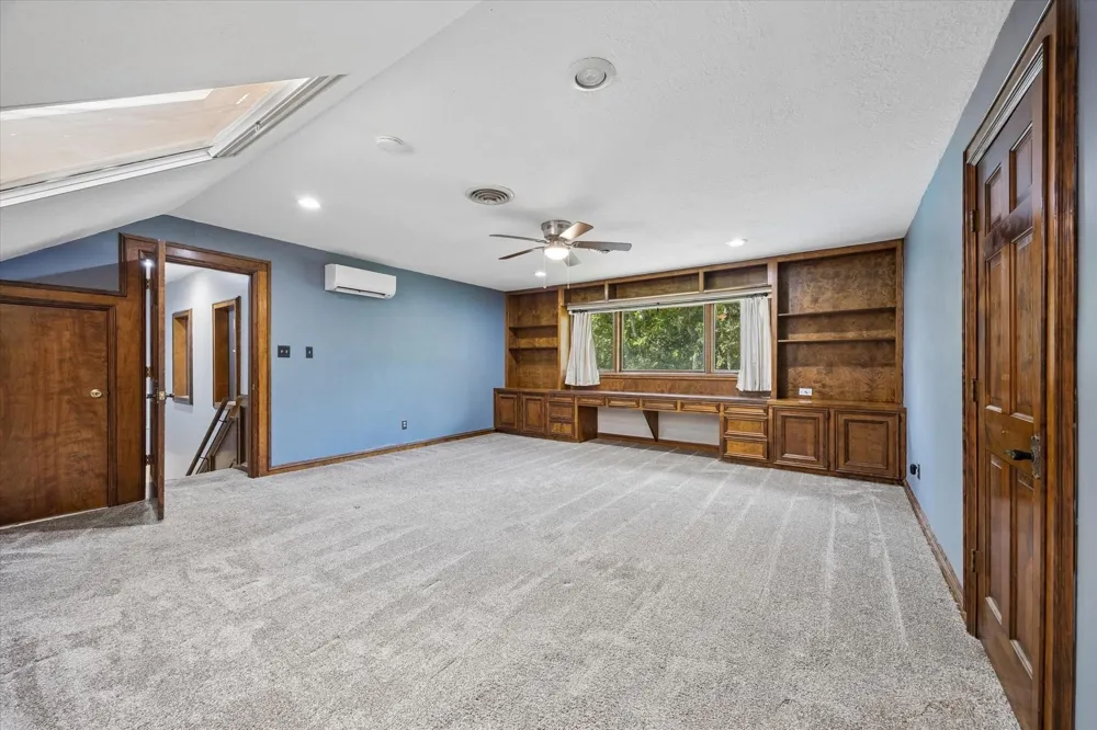 906 Quaker Bend Drive Friendswood, TX 77546