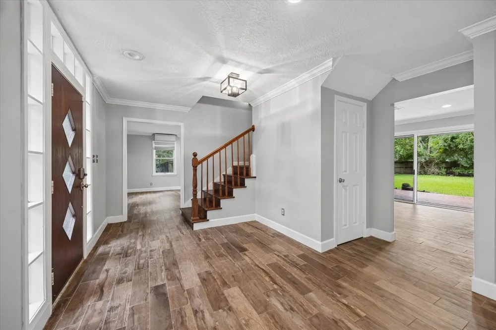 906 Quaker Bend Drive Friendswood, TX 77546