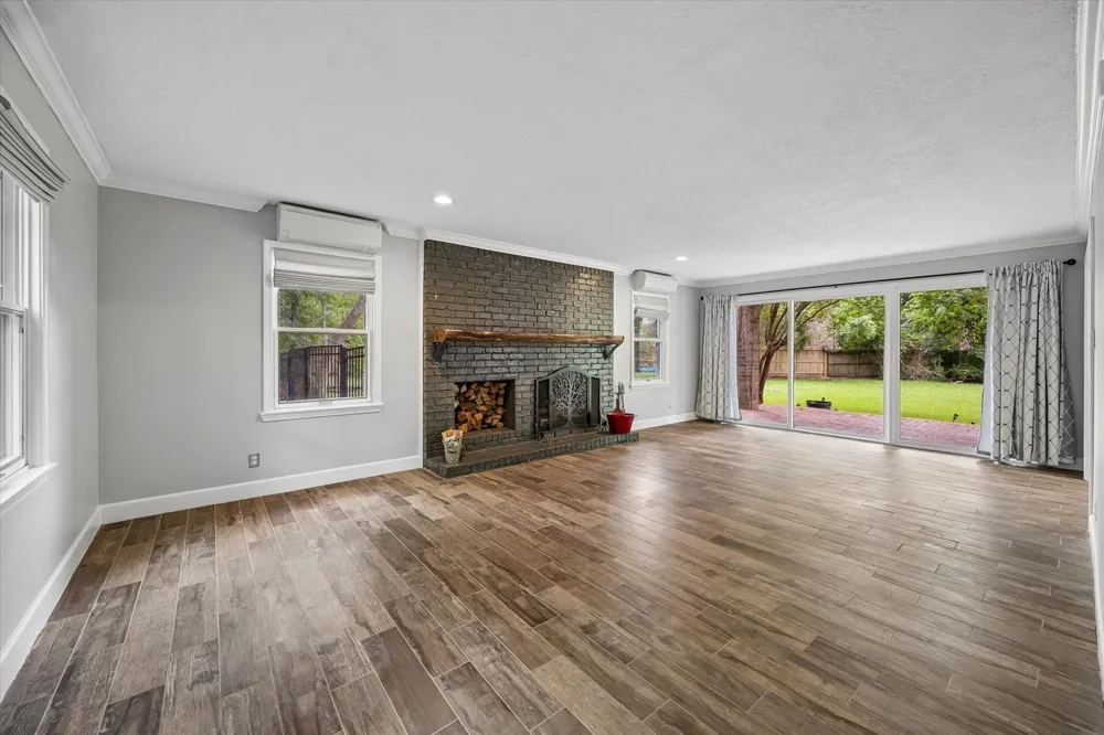 906 Quaker Bend Drive Friendswood, TX 77546
