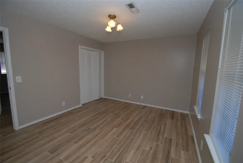 1331 S 124 AVENUE E Tulsa, OK 74128