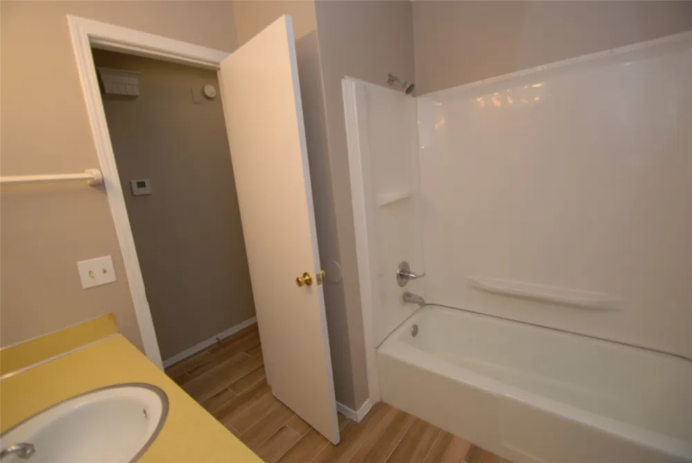 1331 S 124 AVENUE E Tulsa, OK 74128