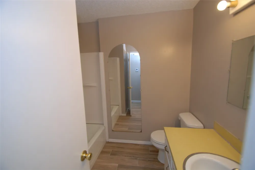 1331 S 124 AVENUE E Tulsa, OK 74128