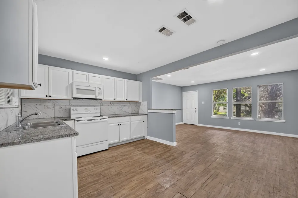 8323 Lapanto Lane Dallas, TX 75227
