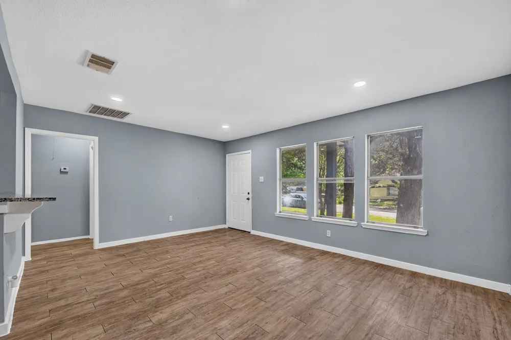8323 Lapanto Lane Dallas, TX 75227