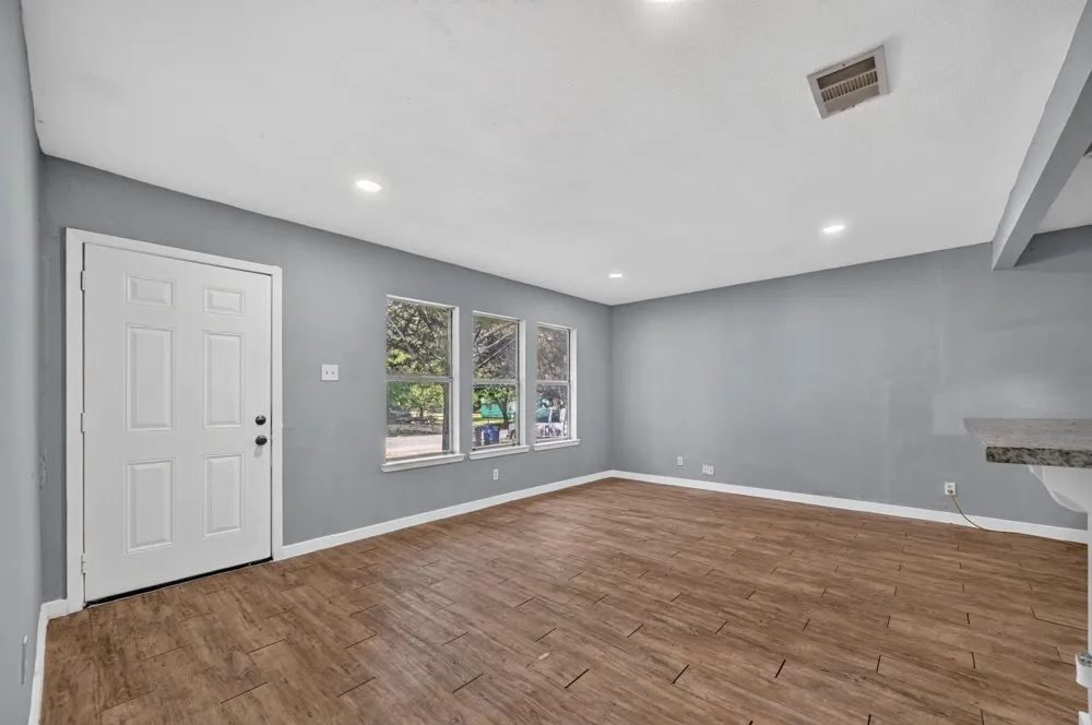 8323 Lapanto Lane Dallas, TX 75227