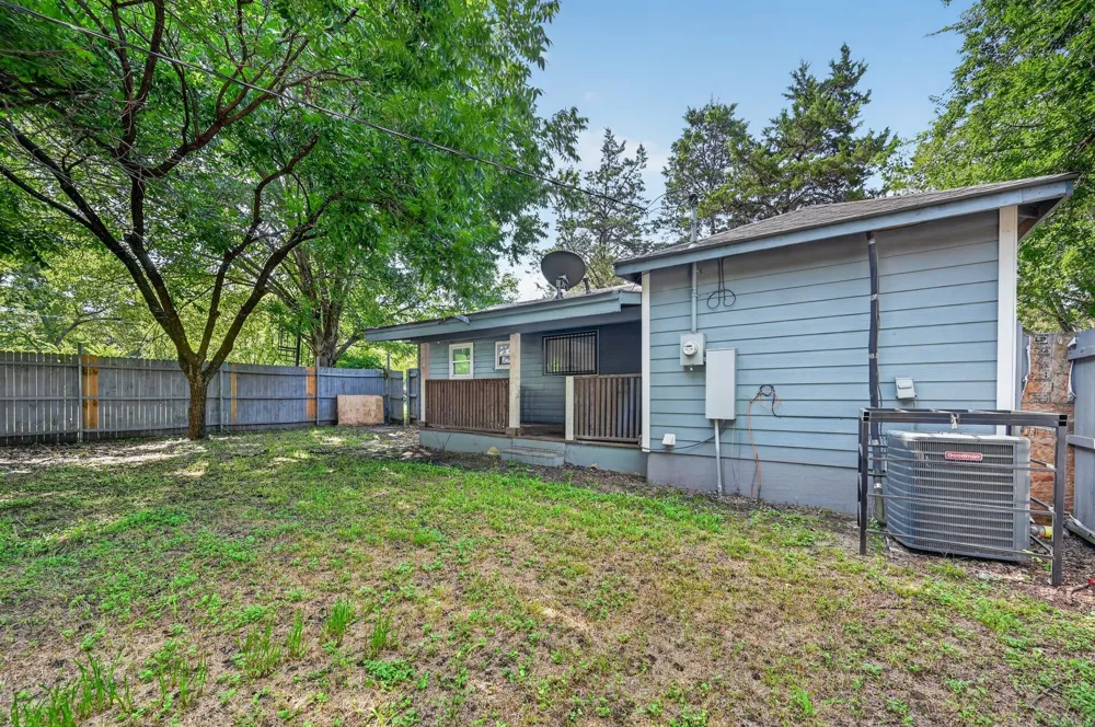 8323 Lapanto Lane Dallas, TX 75227