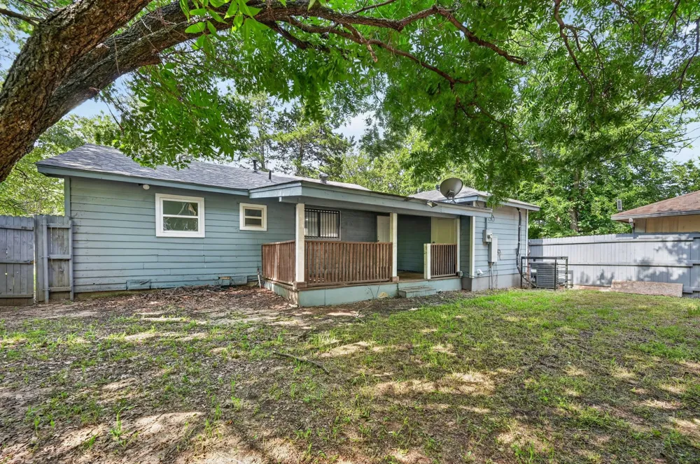 8323 Lapanto Lane Dallas, TX 75227