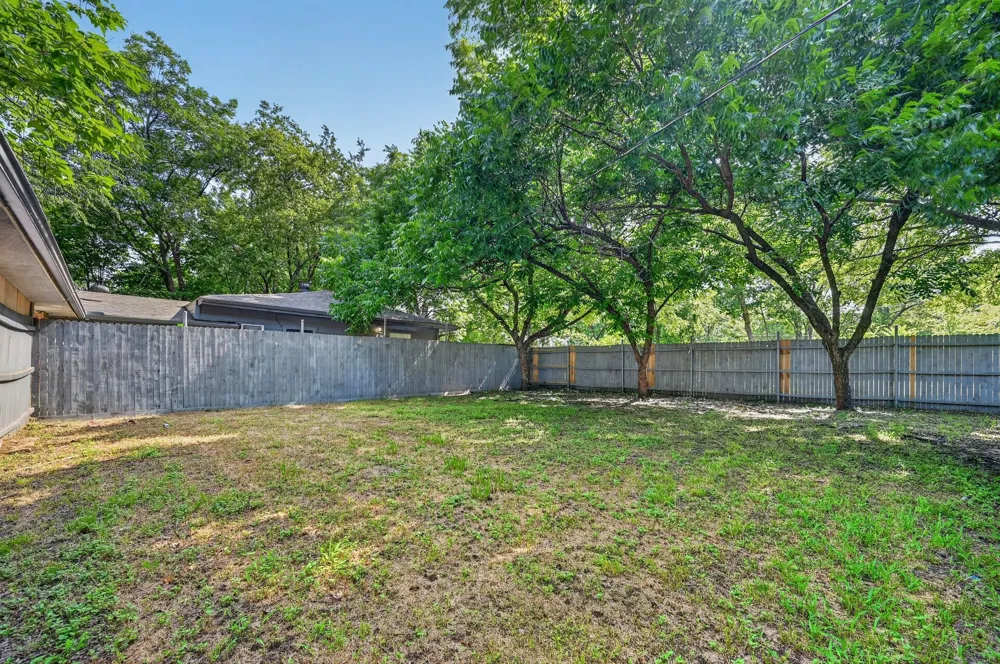 8323 Lapanto Lane Dallas, TX 75227