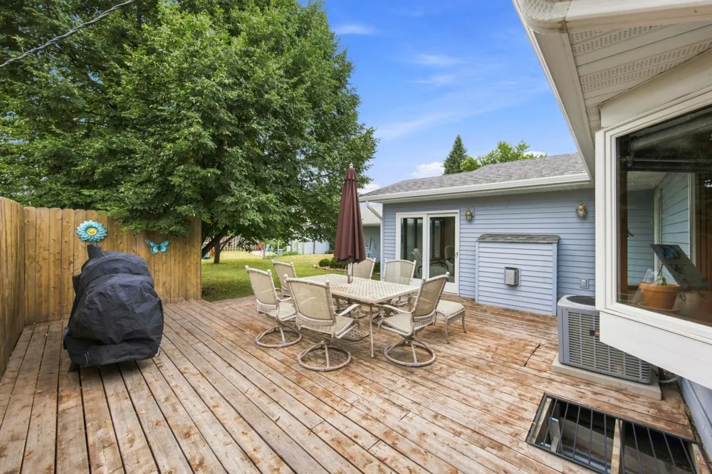519 Appletree Lane Moorhead, MN 56560
