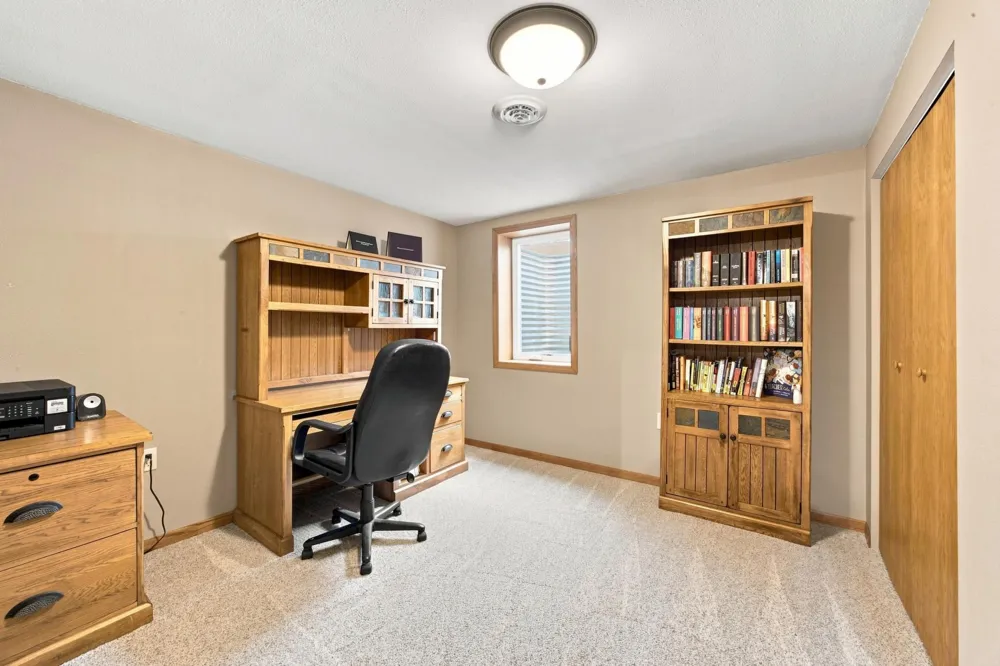 519 Appletree Lane Moorhead, MN 56560