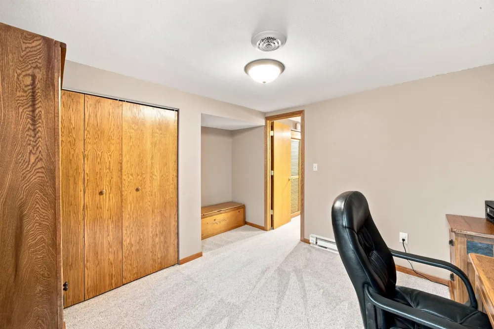 519 Appletree Lane Moorhead, MN 56560