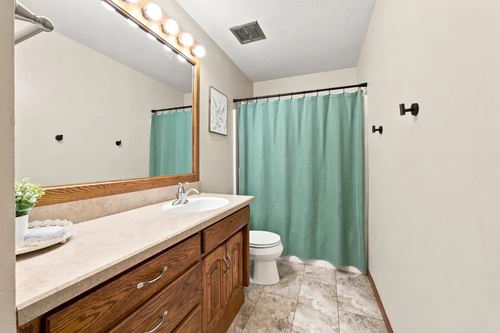 519 Appletree Lane Moorhead, MN 56560