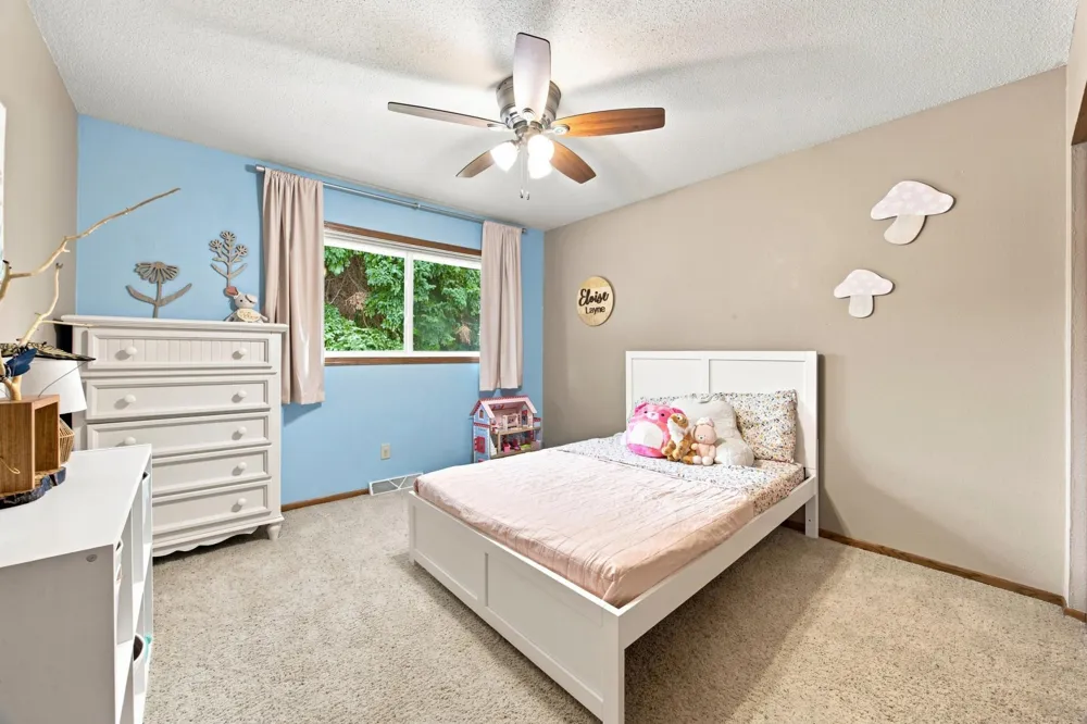 519 Appletree Lane Moorhead, MN 56560