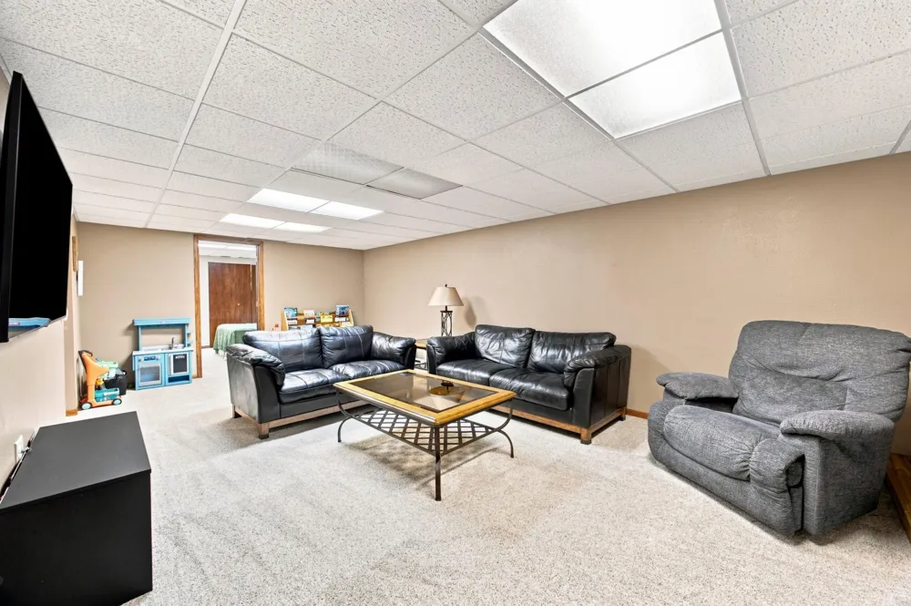 519 Appletree Lane Moorhead, MN 56560