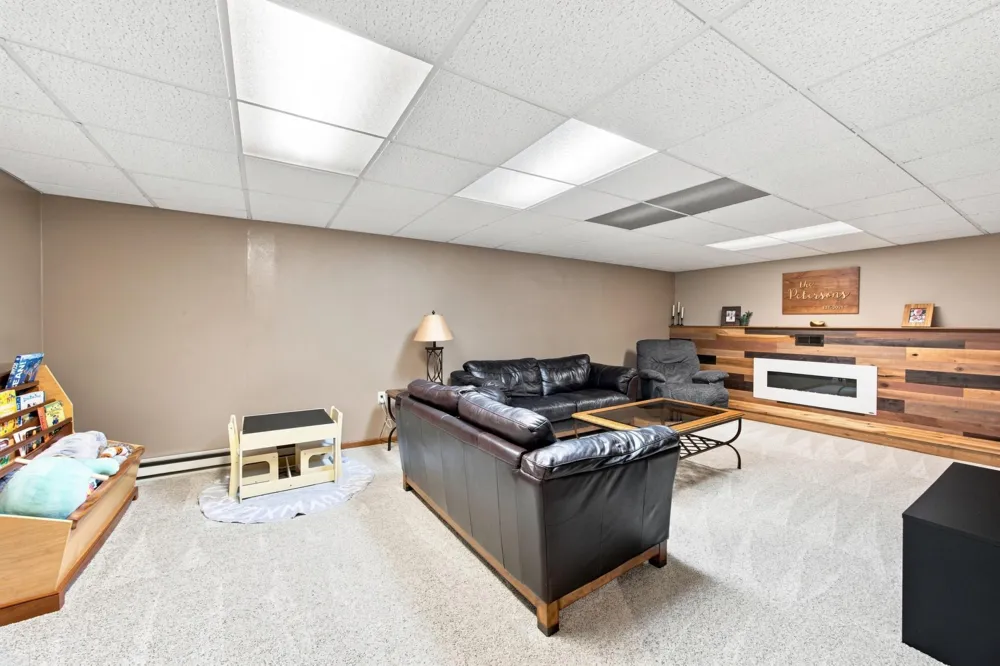 519 Appletree Lane Moorhead, MN 56560
