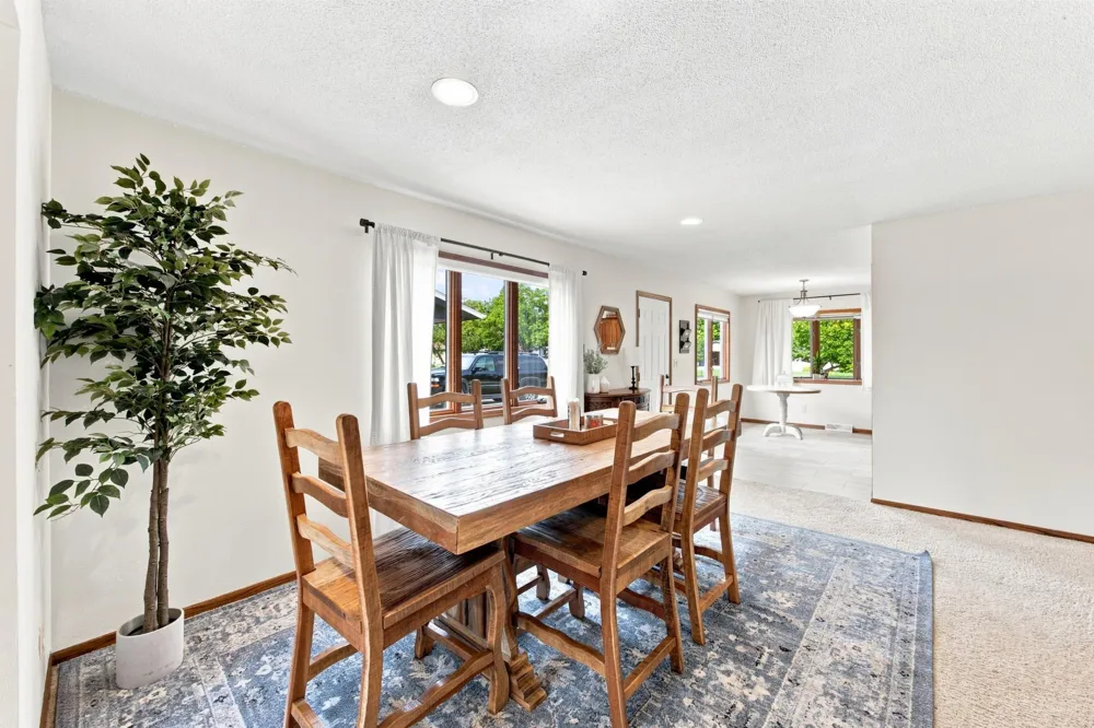519 Appletree Lane Moorhead, MN 56560