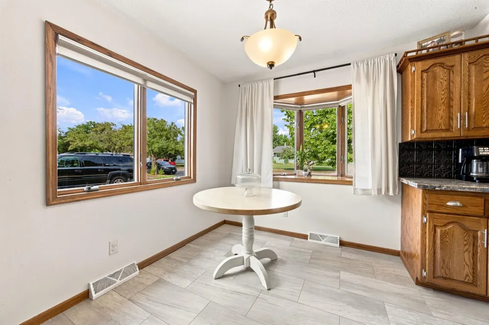 519 Appletree Lane Moorhead, MN 56560