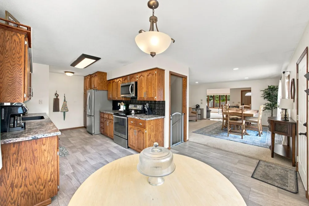 519 Appletree Lane Moorhead, MN 56560