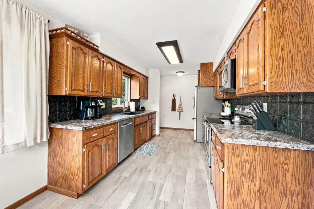 519 Appletree Lane Moorhead, MN 56560