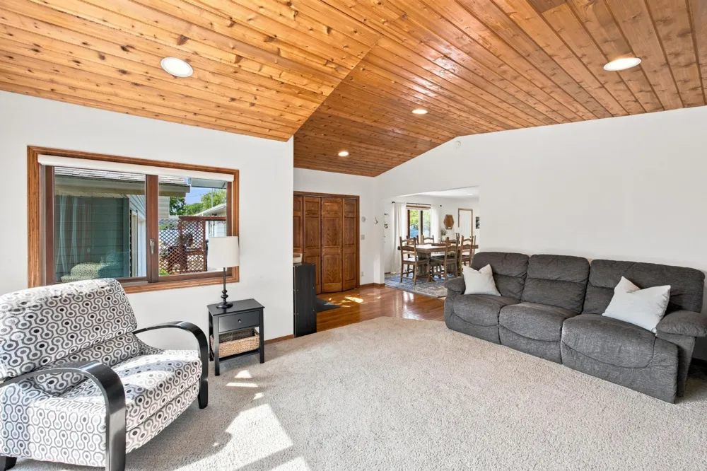 519 Appletree Lane Moorhead, MN 56560