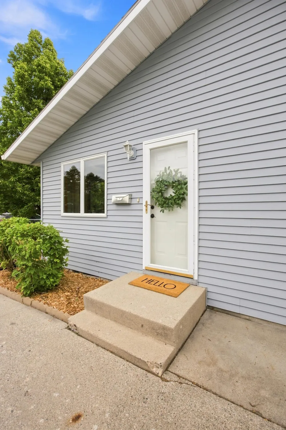 519 Appletree Lane Moorhead, MN 56560