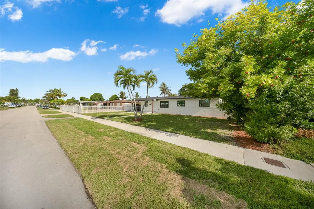 291 NW 184th Ter Miami Gardens, FL 33169