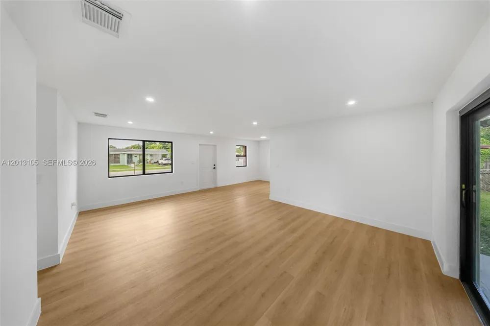 291 NW 184th Ter Miami Gardens, FL 33169