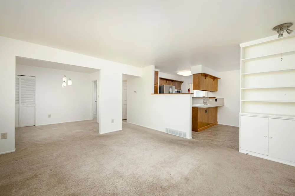 350 Hollywood Drive Saline City, MI 48176