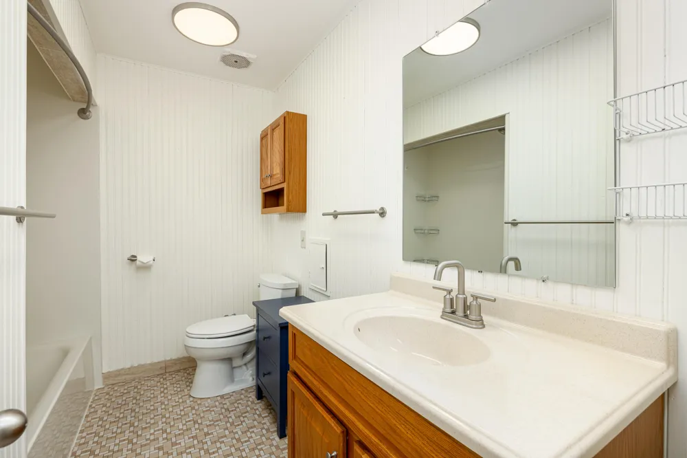 350 Hollywood Drive Saline City, MI 48176