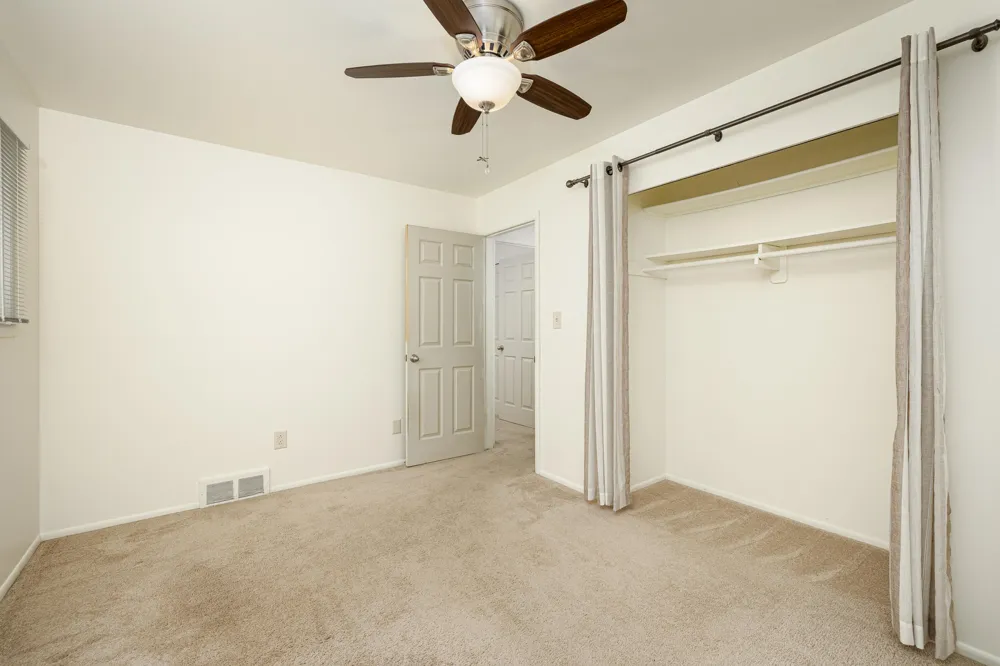 350 Hollywood Drive Saline City, MI 48176