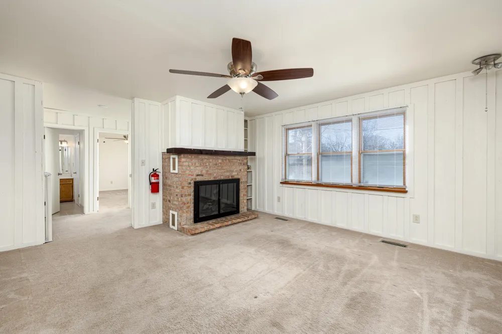 350 Hollywood Drive Saline City, MI 48176