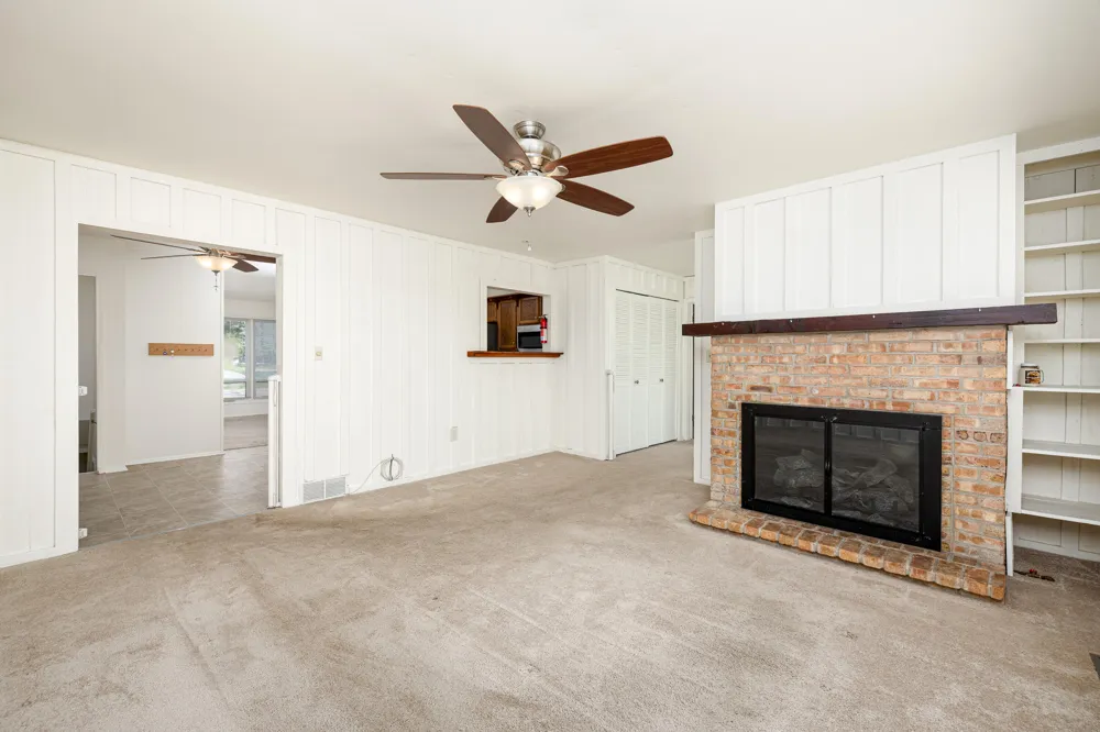 350 Hollywood Drive Saline City, MI 48176