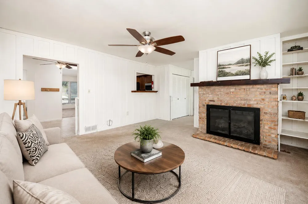 350 Hollywood Drive Saline City, MI 48176